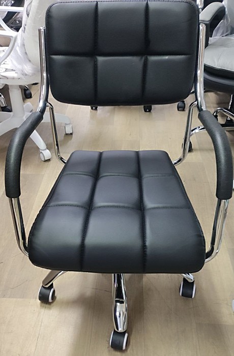 Кресло Barneo K-29 на колесиках, хром, черная кожа